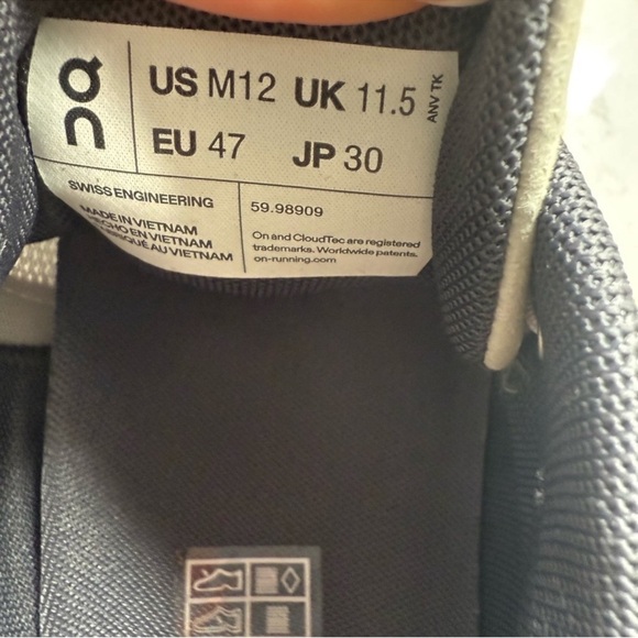 On Running Men's Light Gray Athletic Shoes - Picture 7 of 10